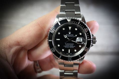 rolex submariner glow in dark|rolex 16610 submariner problems.